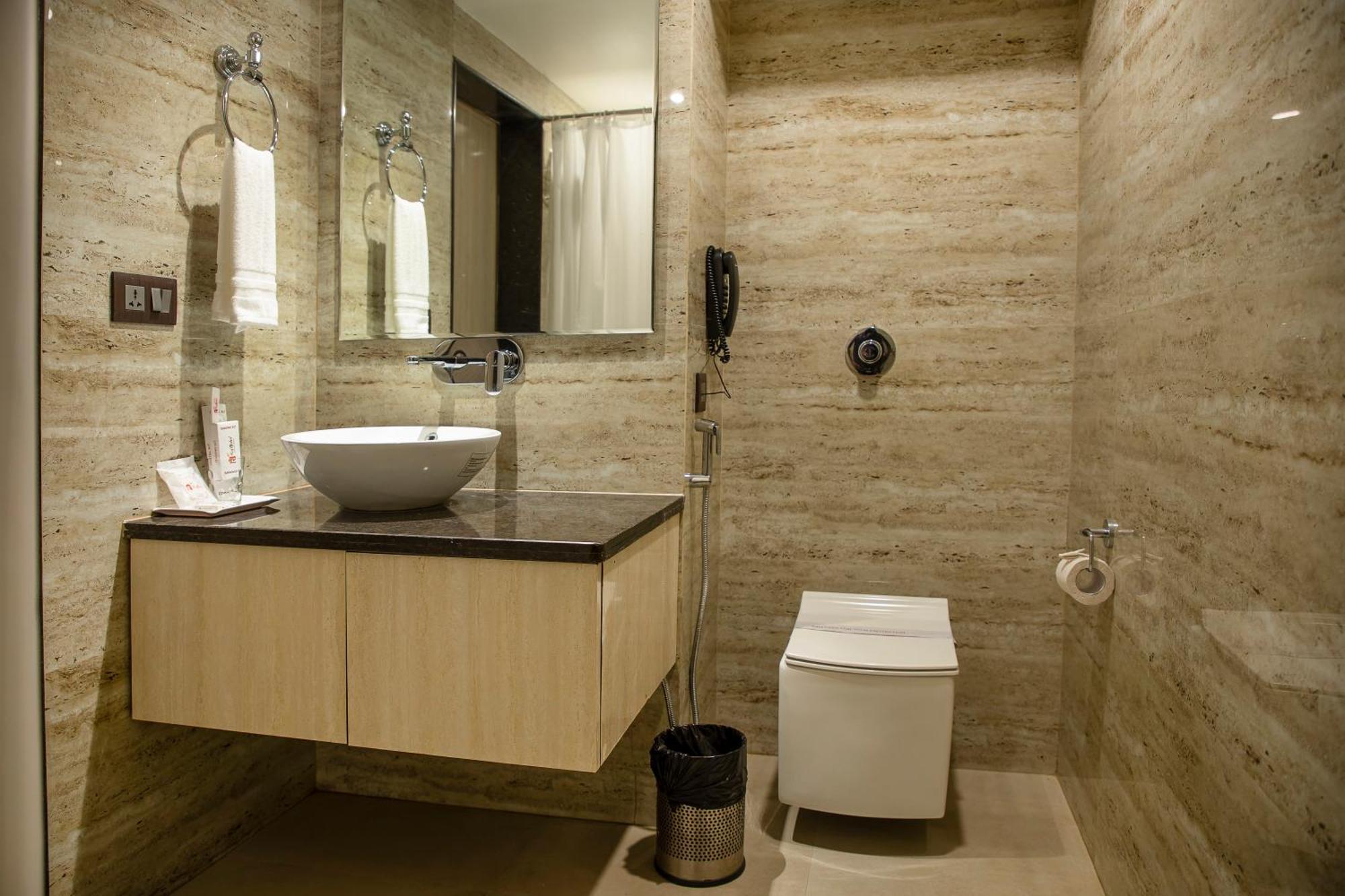Hotel Rajmahal Гувахати Экстерьер фото