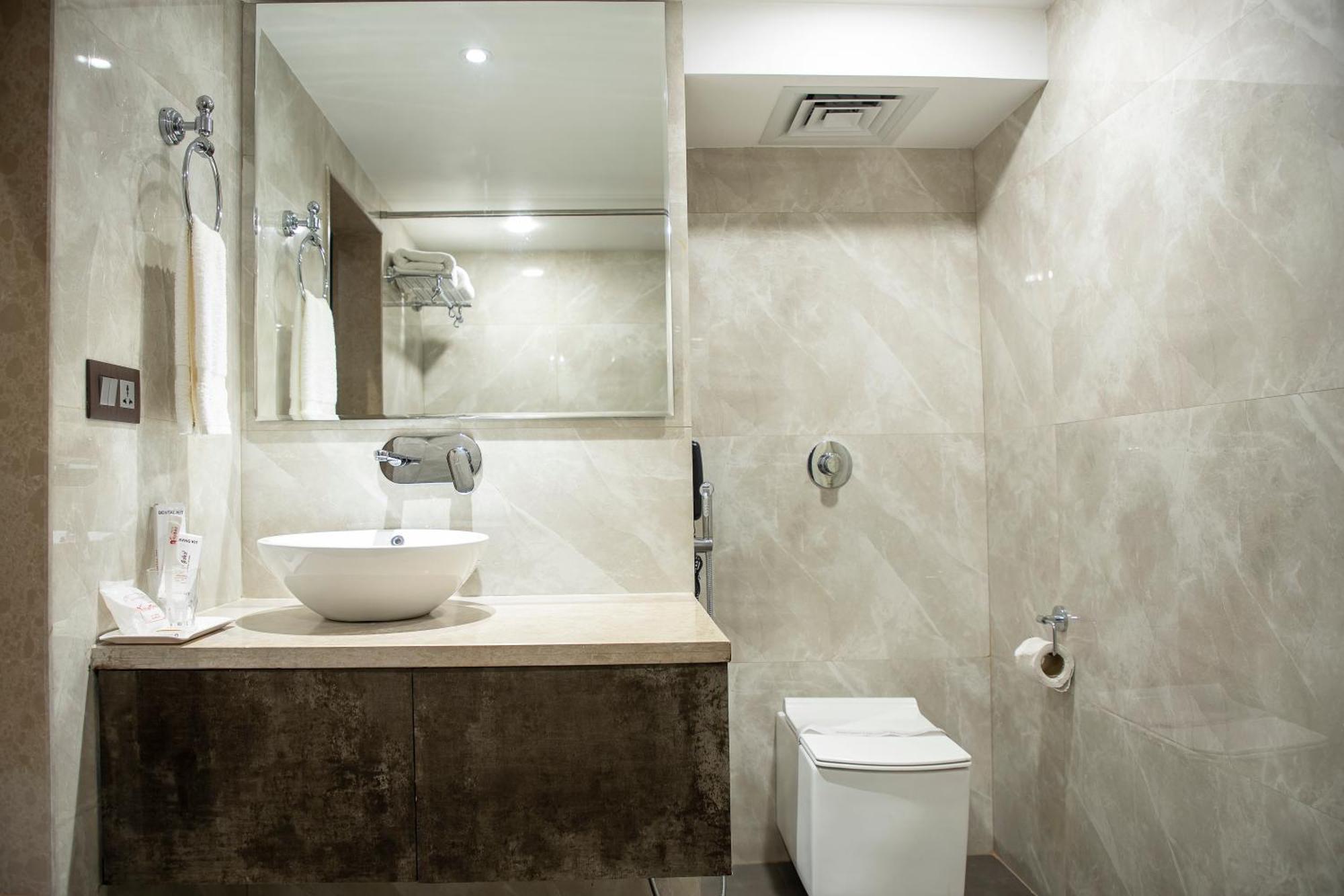 Hotel Rajmahal Гувахати Экстерьер фото