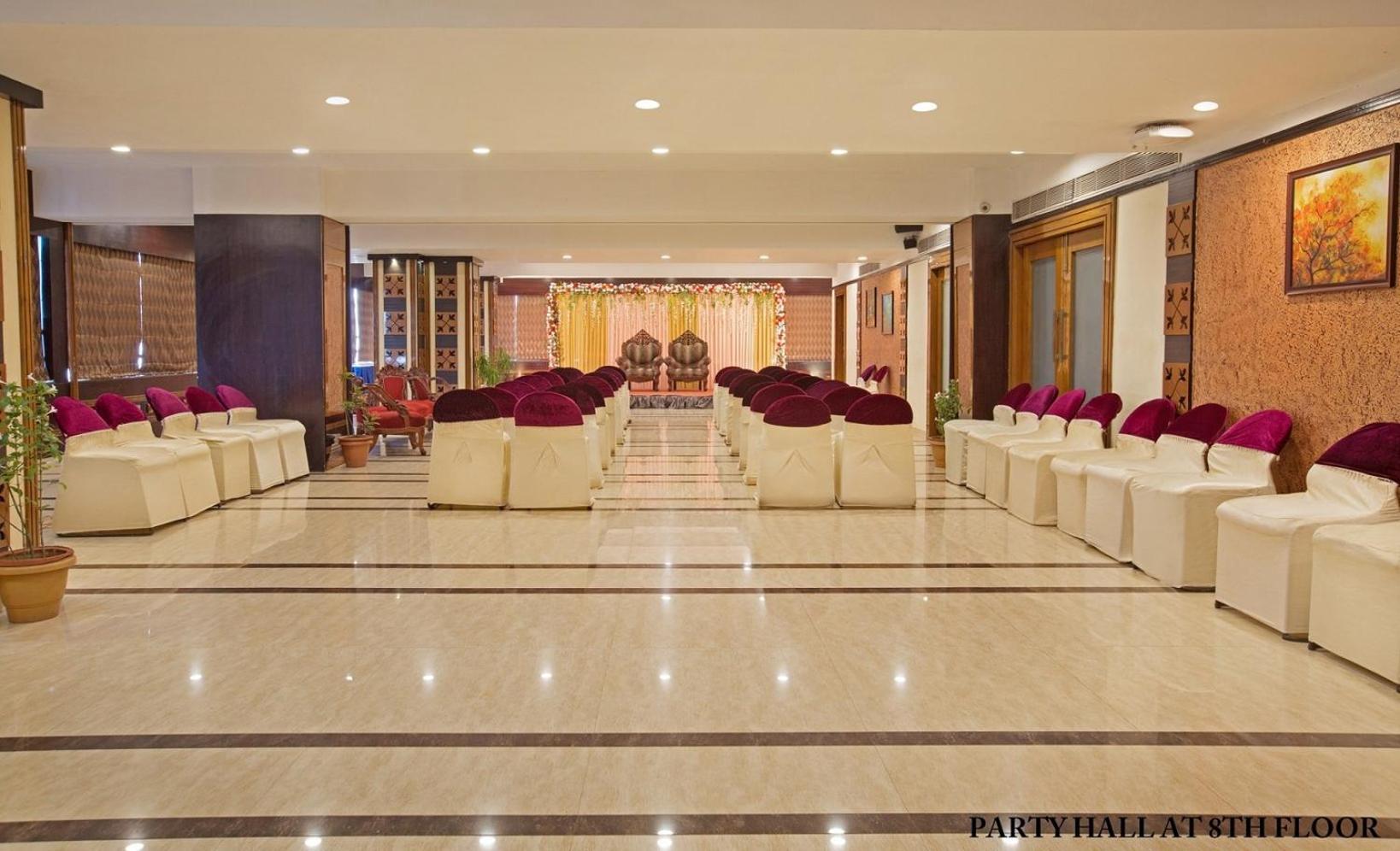 Hotel Rajmahal Гувахати Экстерьер фото