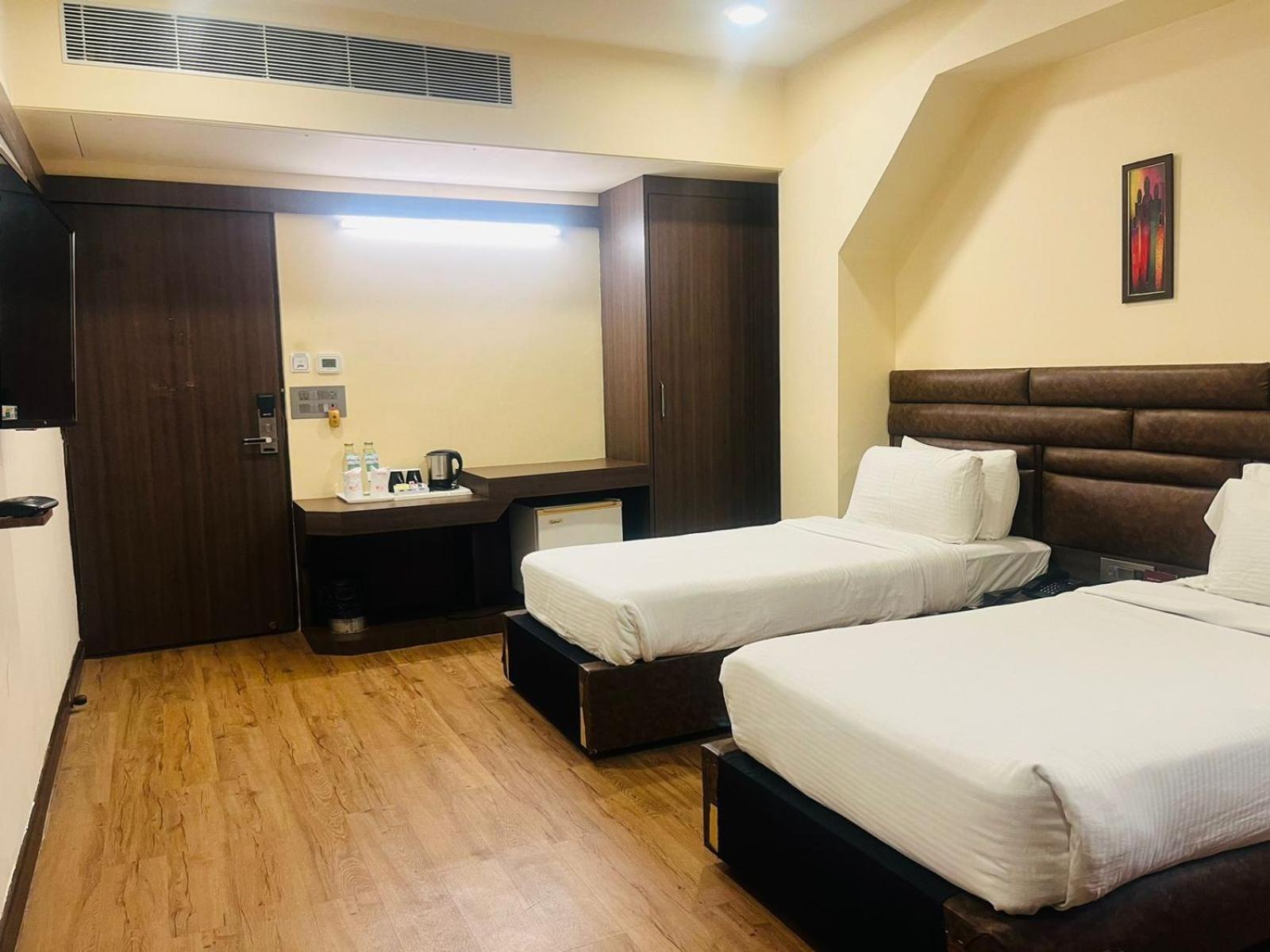 Hotel Rajmahal Гувахати Экстерьер фото