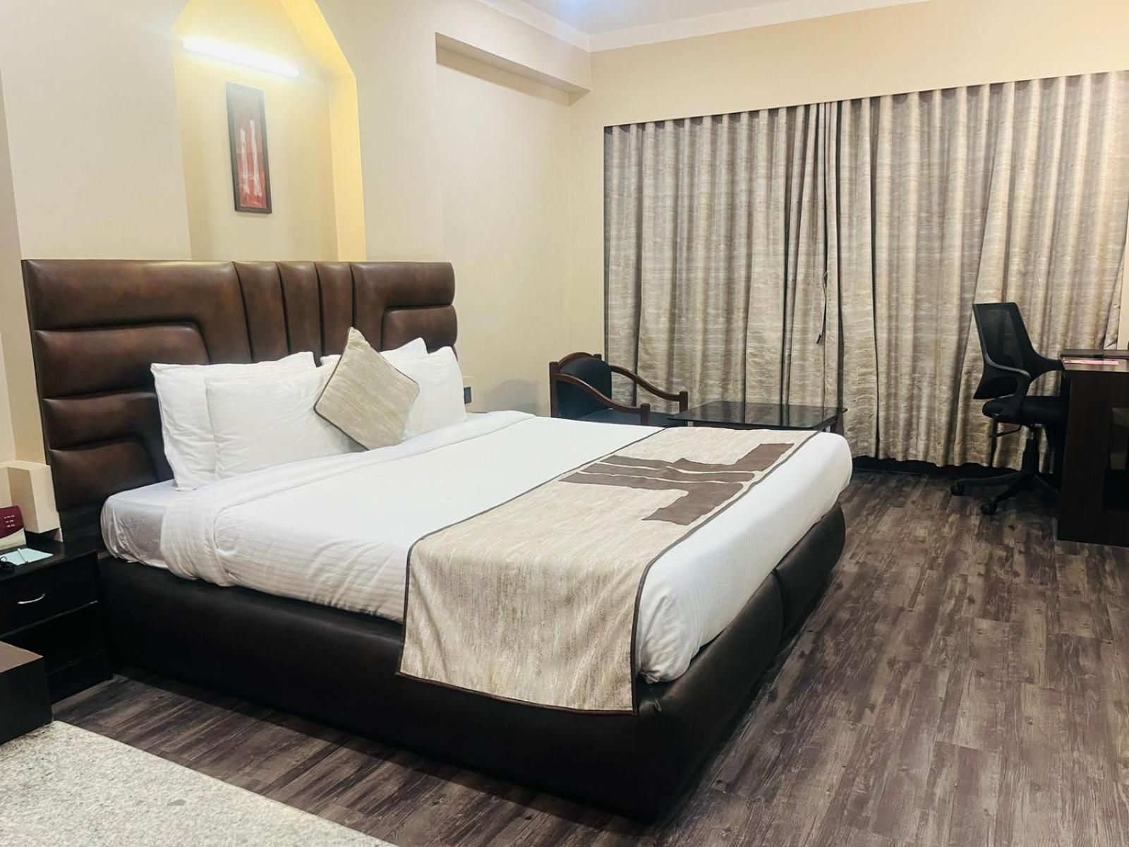 Hotel Rajmahal Гувахати Экстерьер фото
