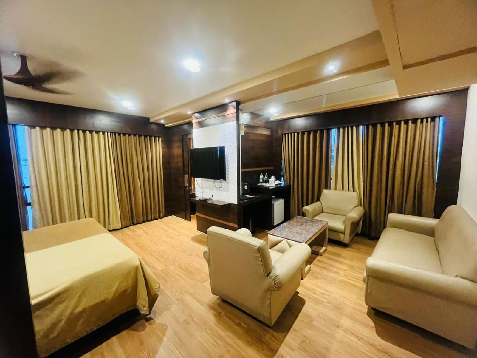 Hotel Rajmahal Гувахати Экстерьер фото