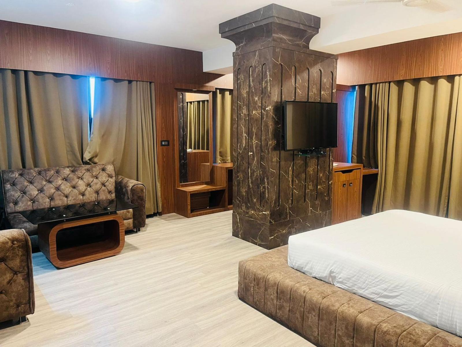 Hotel Rajmahal Гувахати Экстерьер фото